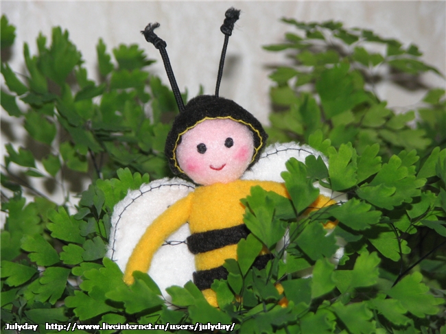 мягкие игрушки, пчелка /></center></p>
<p>Эту пчелку я сшила для детского садика, поскольку название группы моего сынишки - 