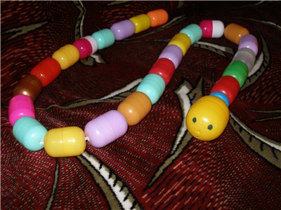 игрушки самоделки змеи из яиц от киндеров